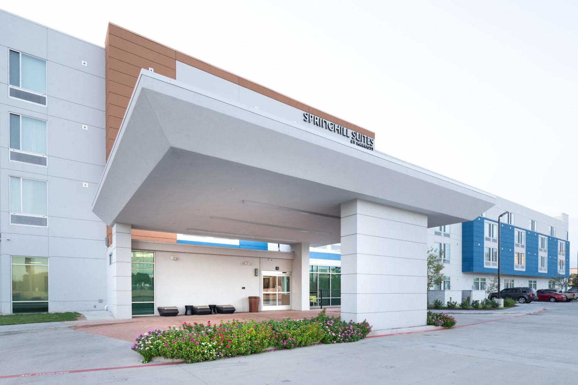 Springhill Suites Dallas Central Expressway Экстерьер фото