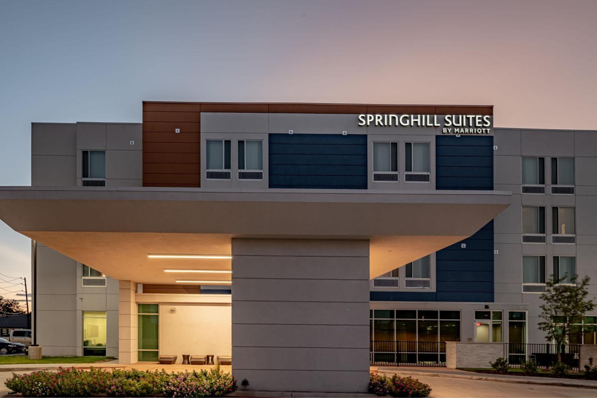 Springhill Suites Dallas Central Expressway Экстерьер фото