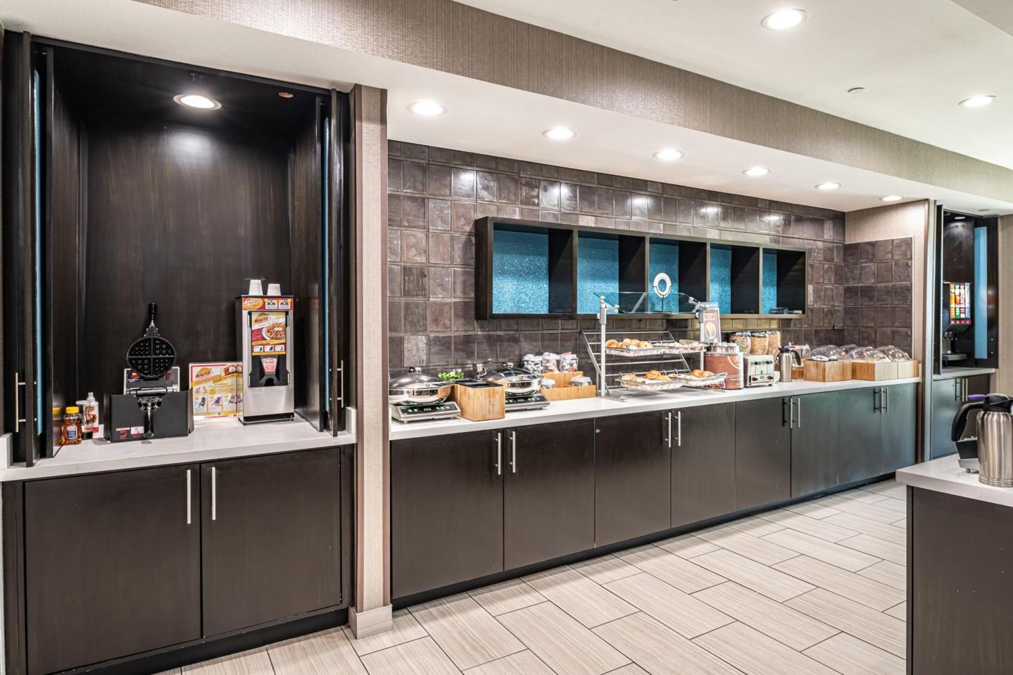 Springhill Suites Dallas Central Expressway Экстерьер фото