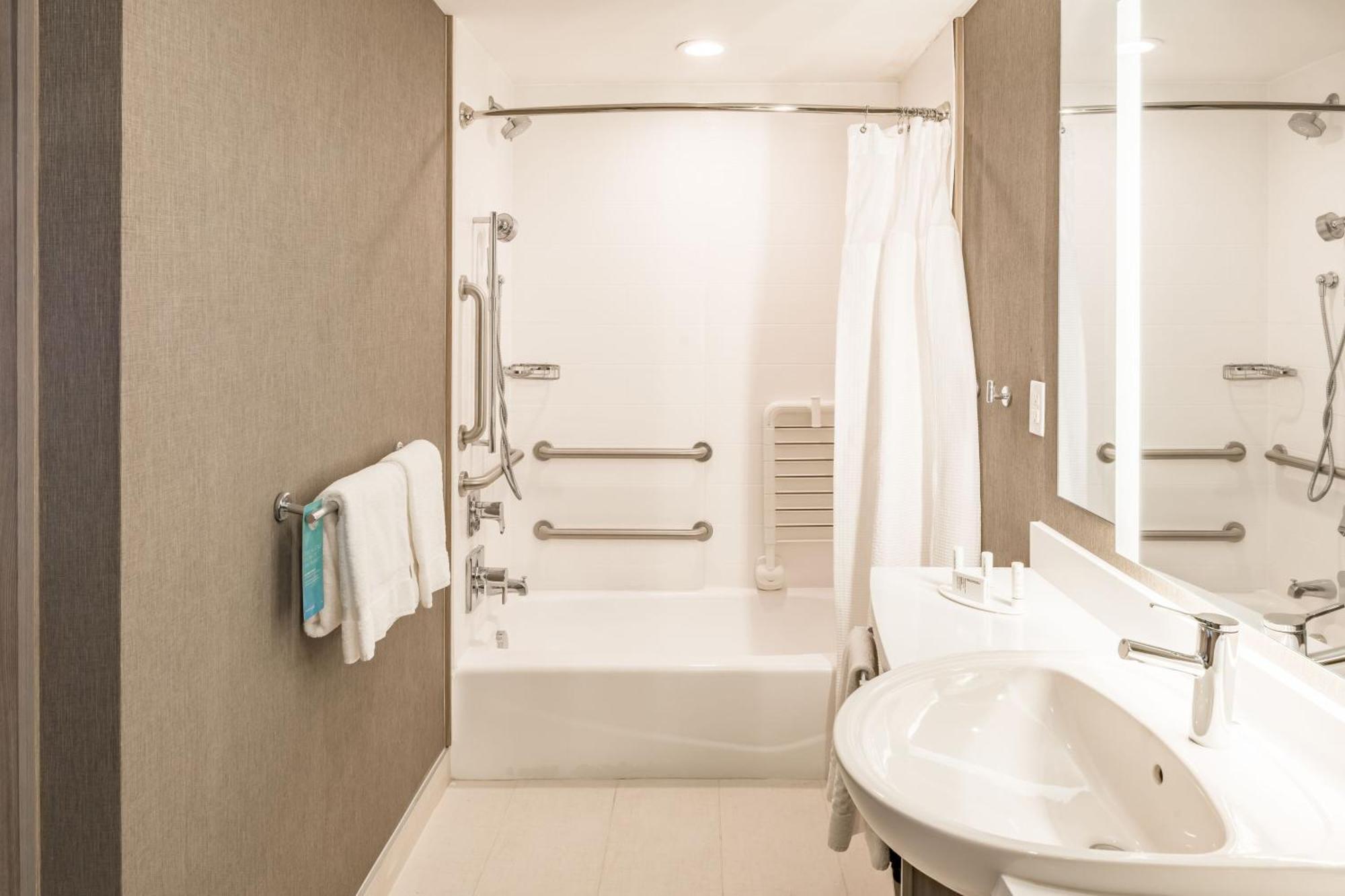 Springhill Suites Dallas Central Expressway Экстерьер фото