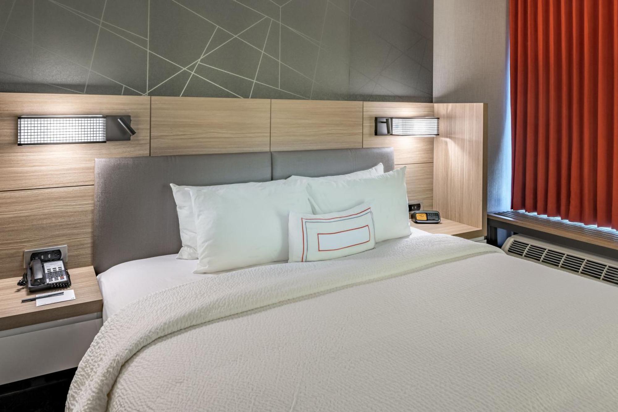 Springhill Suites Dallas Central Expressway Экстерьер фото