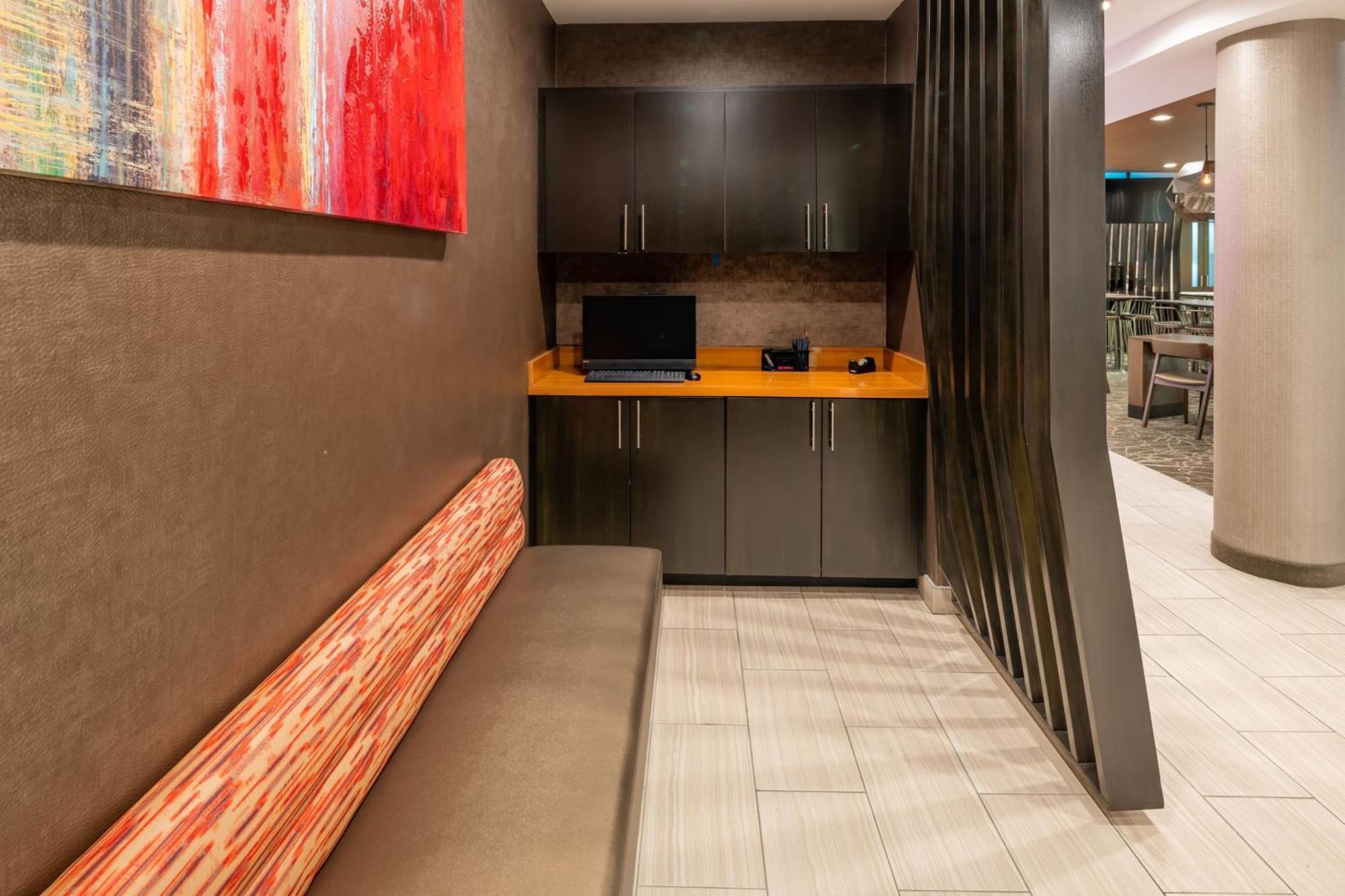 Springhill Suites Dallas Central Expressway Экстерьер фото
