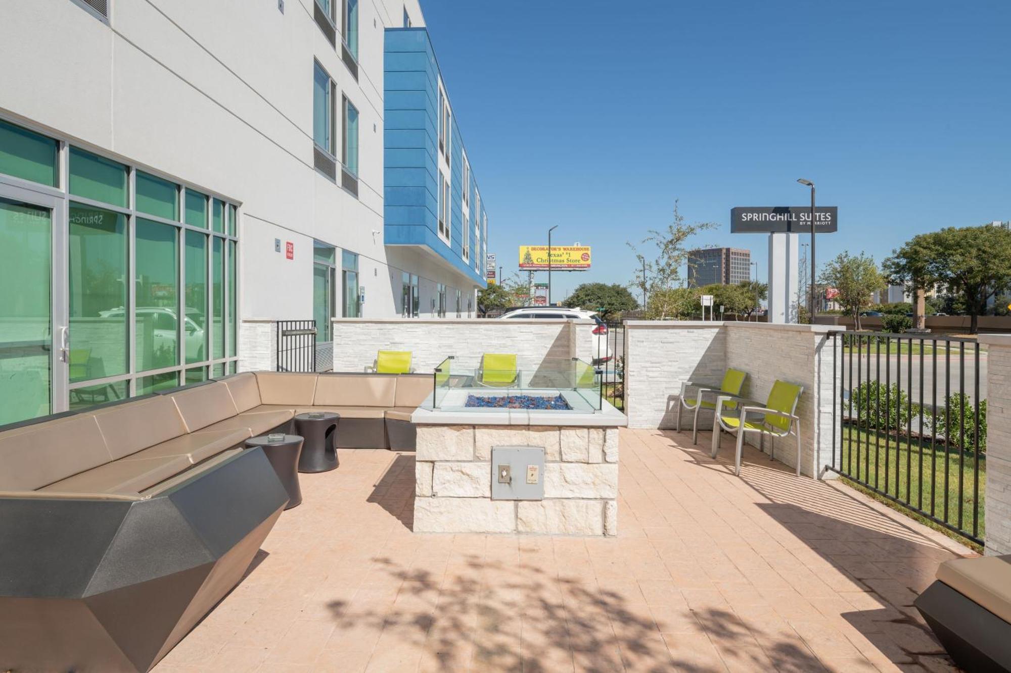 Springhill Suites Dallas Central Expressway Экстерьер фото