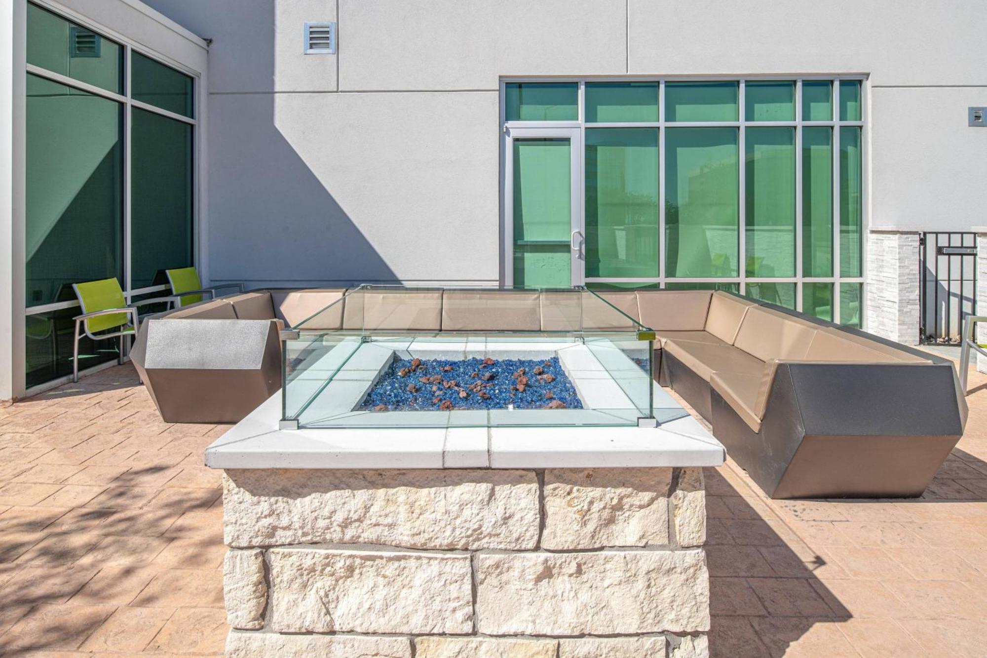 Springhill Suites Dallas Central Expressway Экстерьер фото